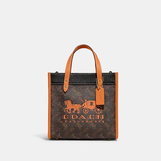 Field Tote 22 With Horse And Carriage Print And Carriage Badge | Coach (US)