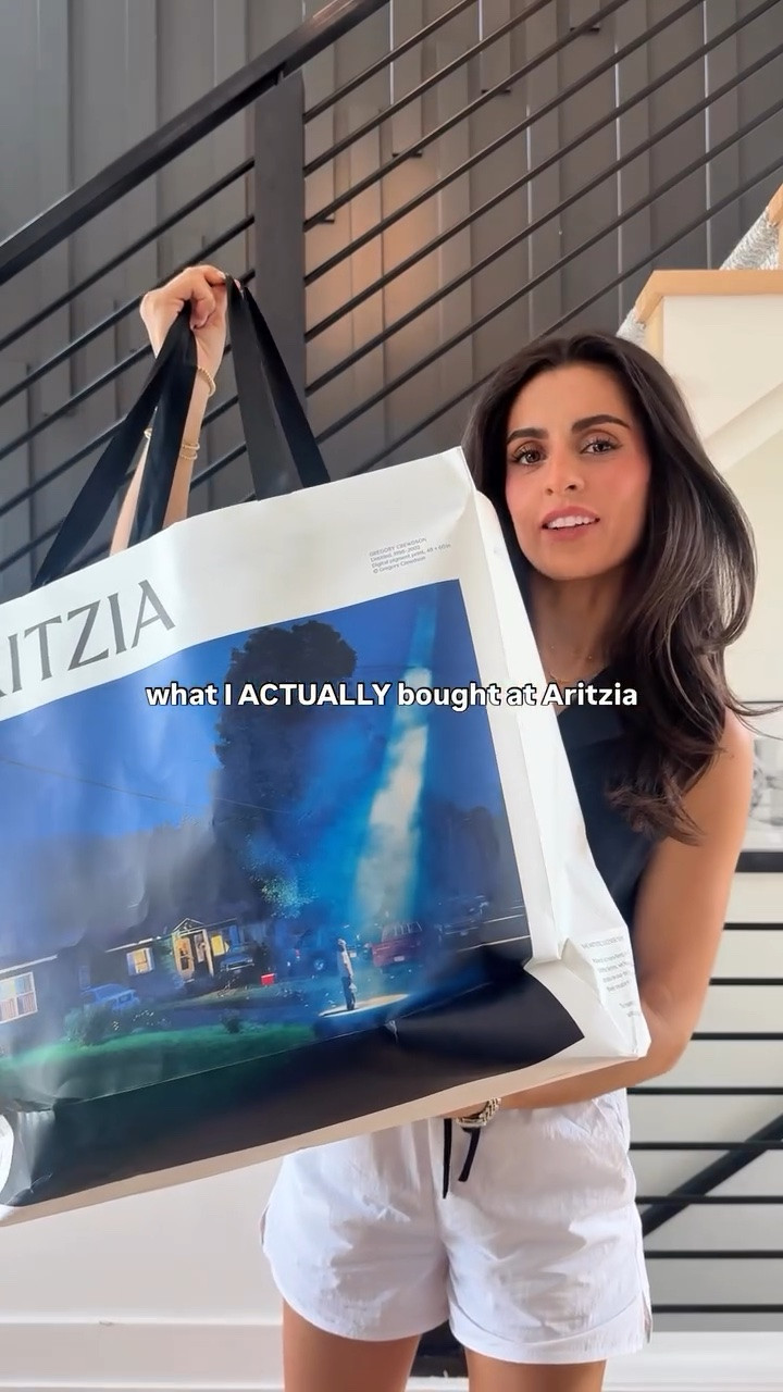 the long awaited @Aritzia  haul 🤍 

honestly, would of taken everything I tried on home. But these were my top pieces I knew would elevate my summer wardrobe 
.
.
.
.
#aritzia #aritziastyle #summerstyle #unboxing #haul aritzia haul, aritzia style, aritzia summer, summer style, unbox with me, haul
