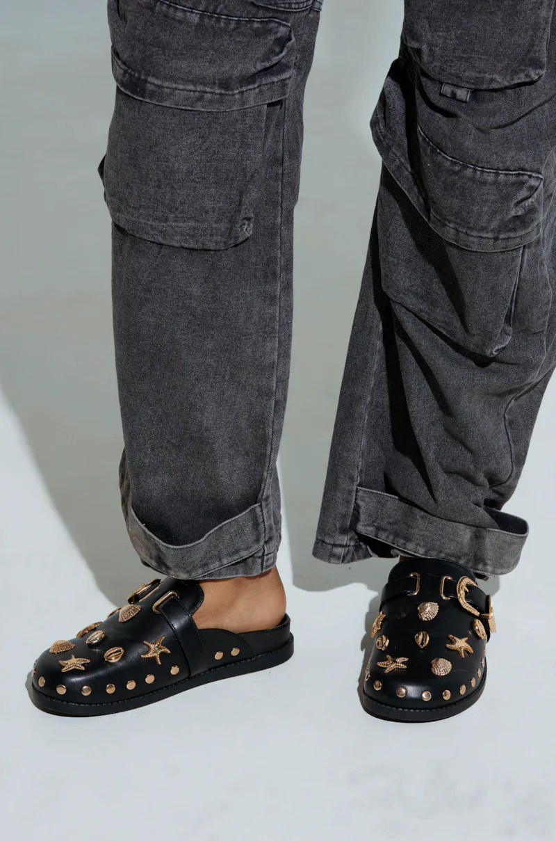 AZALEA WANG BRINY BLACK SEA SHELL EMBELLISHED CLOG | AKIRA
