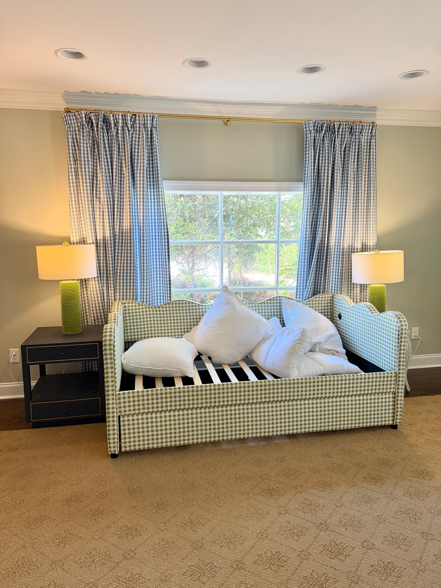 Daybed & Drapes 💯