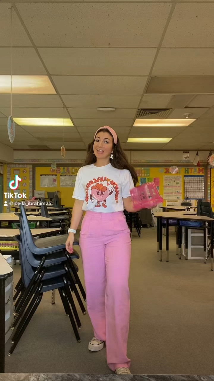 Valentine’s Day Teacher OOTD

#LTKSeasonal