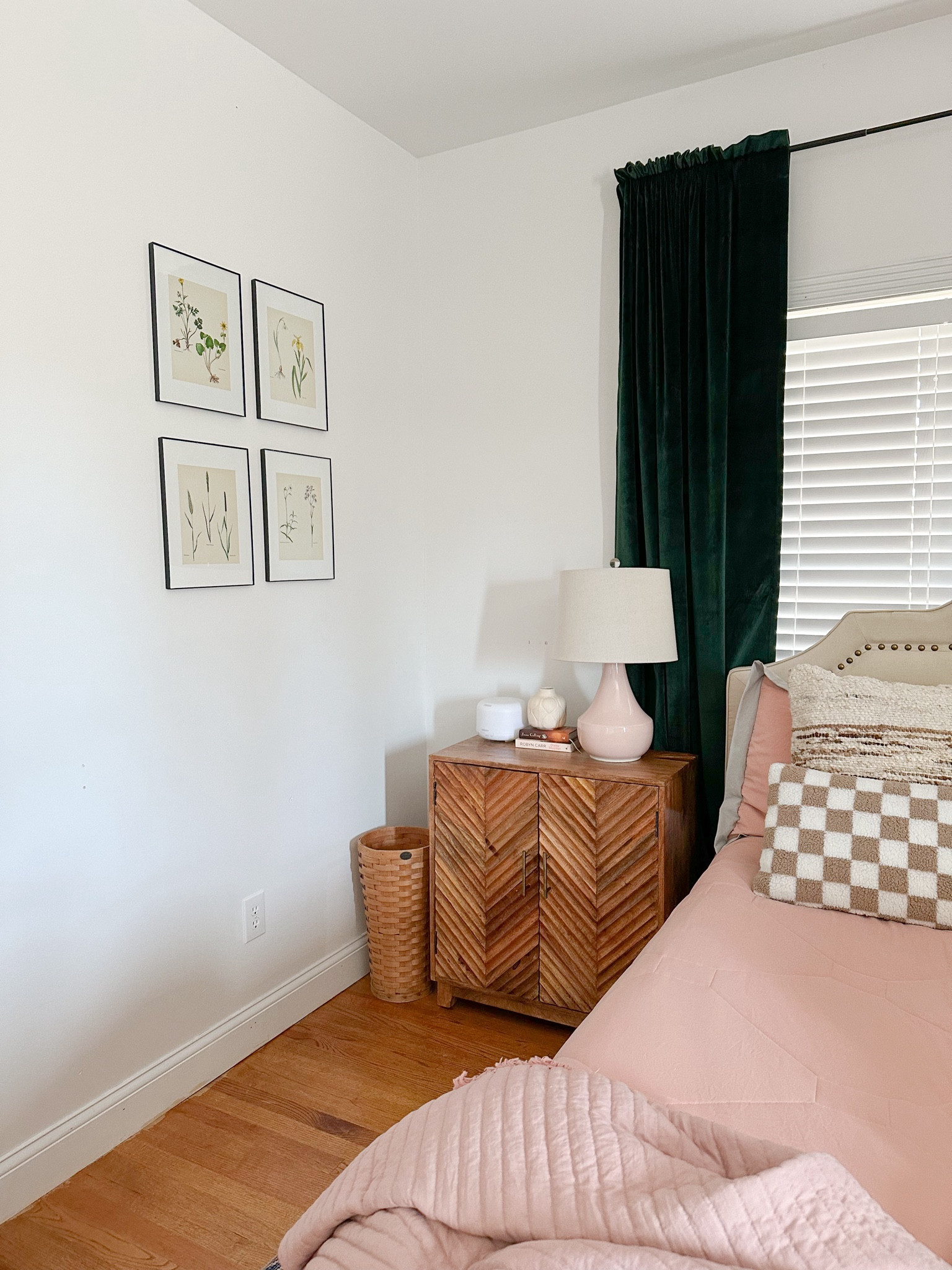 Frame set under $20 Walmart look alike pottery barn frame set for $300+
Gallery wall, 

#LTKfindsunder50 #LTKfindsunder100 #LTKhome