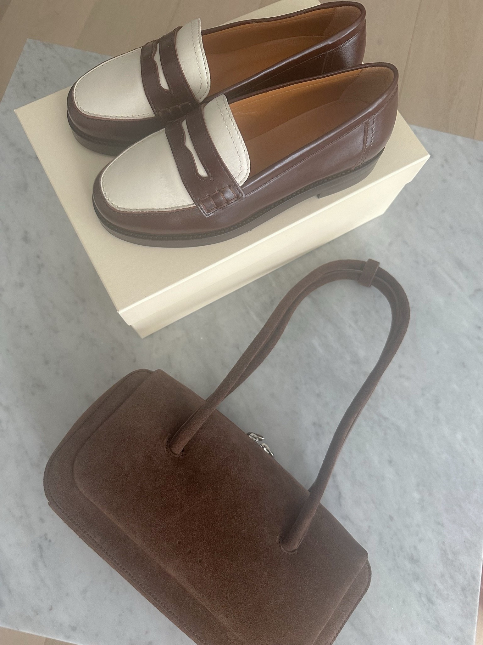 Feeling ready for fall 🍁 with this new chocolate brown combo 🤎

Andrea loafers from Sézane (part of the archives sale) 
Chocolate brown suede lagune bag by Aesther Ekme

#LTKSaleAlert #LTKSeasonal #LTKWorkwear