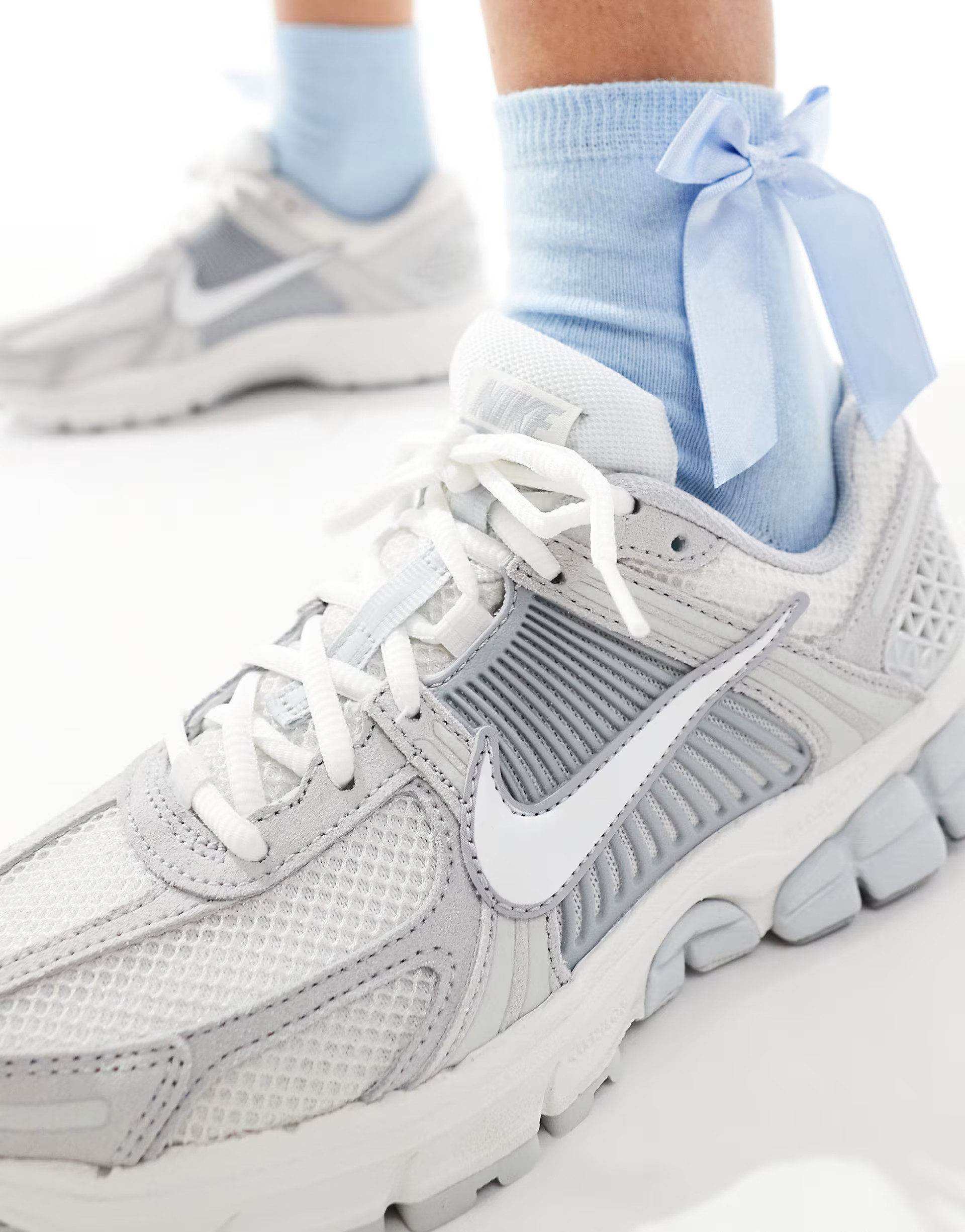 Nike Zoom Vomero 5 trainers in grey and white | ASOS | ASOS (Global)