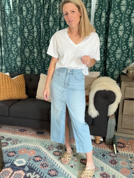 Finally found a maxi jean skirt I love!  And everyone needs a cropper white v neck tee.  

#jeanskirt #SummerOutfit #Whitetee #MaxiSkirt #SpringOutfit #WeekendOutfit