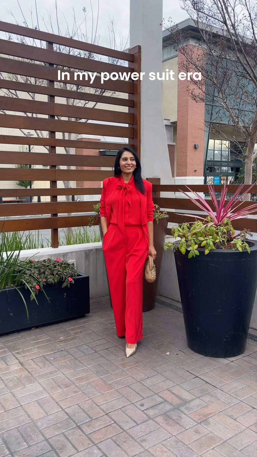@shopashro #iamashro #ashrostyle
Romanticizing “she means business red” on a Sunday afternoon because, why not??? 
.
.
.
