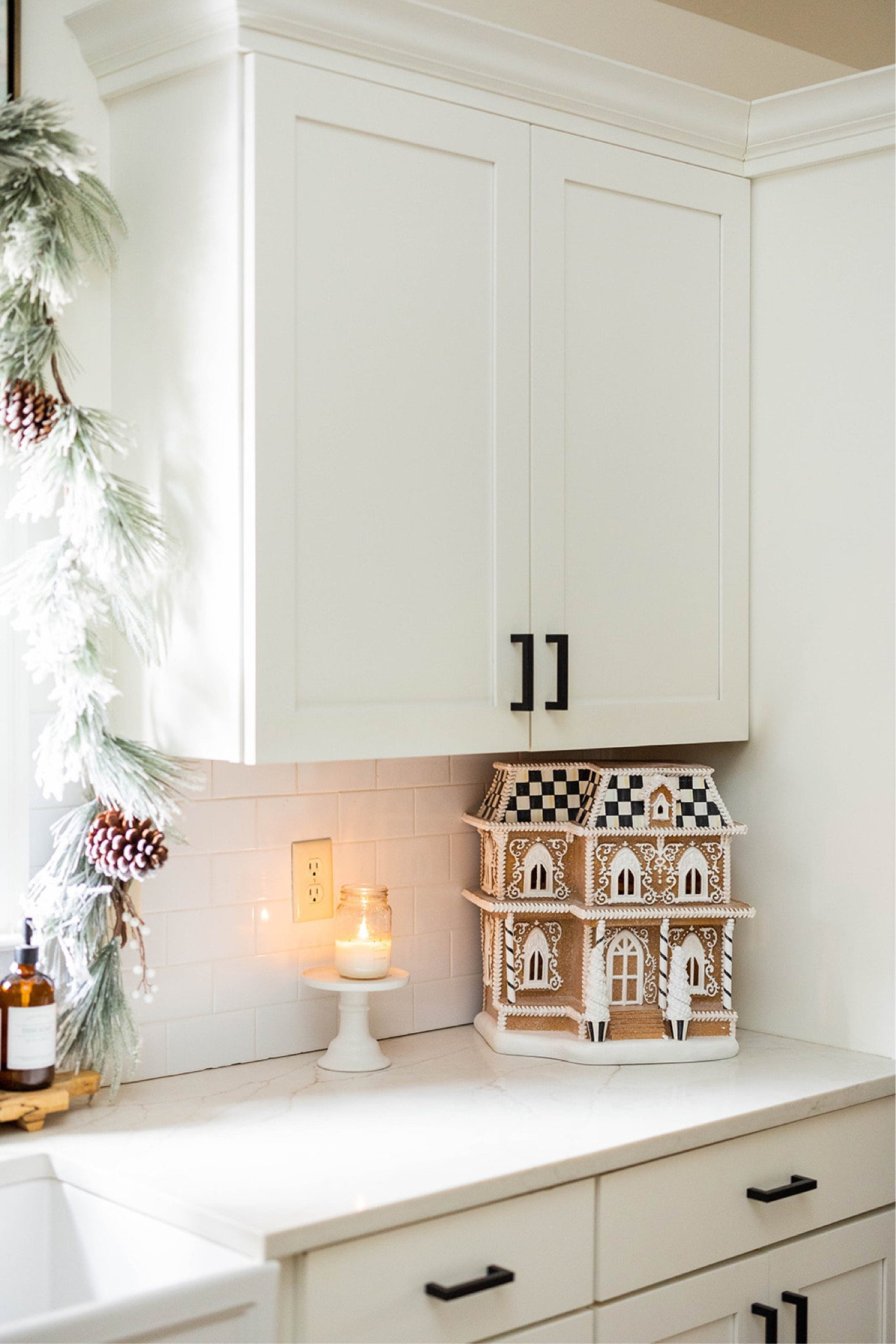 Christmas decor // Holiday decor // Kitchen // Christmas // Home decor // Garland

#LTKHoliday #LTKSeasonal #LTKhome