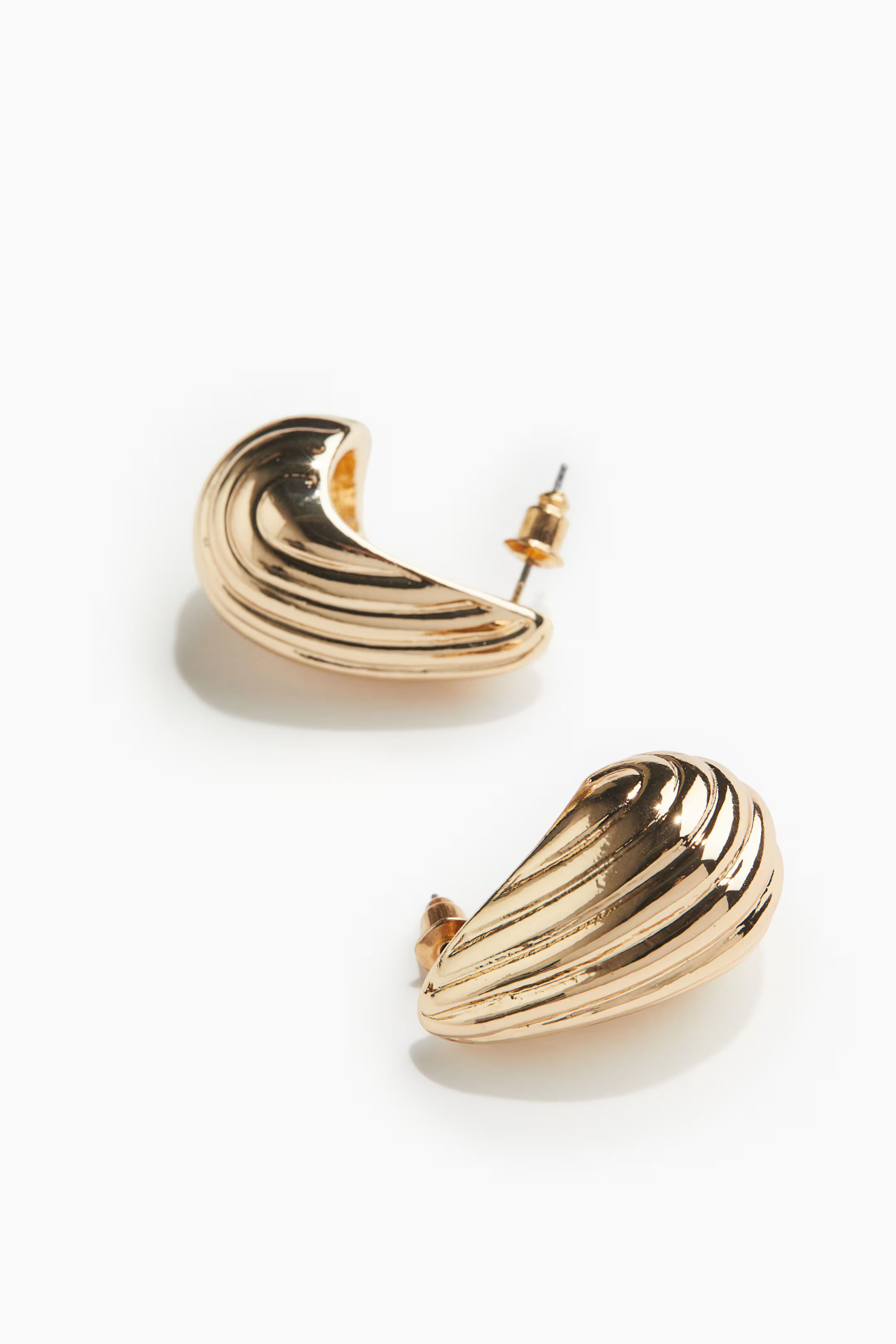 Fluted dome earrings | H&M (UK, MY, IN, SG, PH, TW, HK)