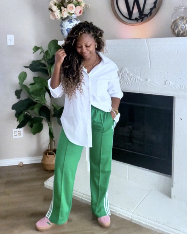 My rainy day outfit for school runs and errands💚🌸🧥☔️

#LTKmomlife #LTKootd