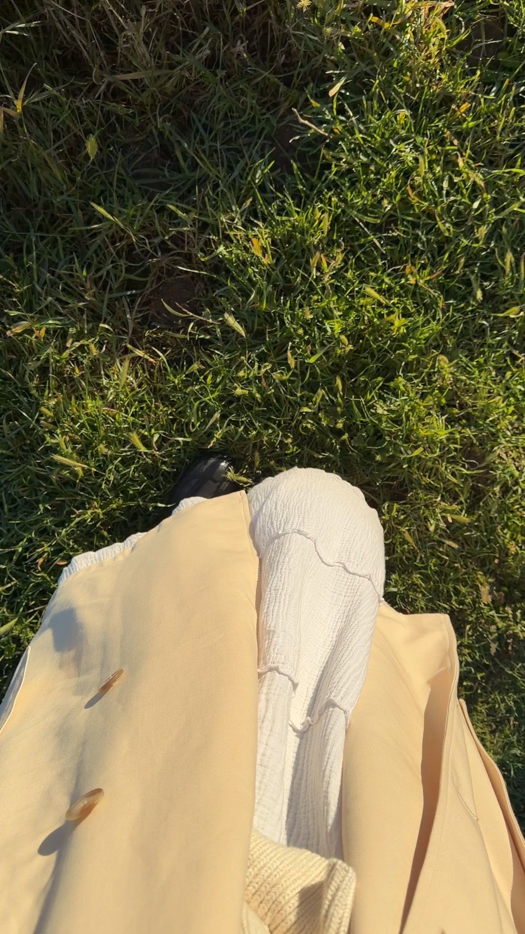 Chilly mornings in my favorite Sezane trench.❤️🧺

#LTKU #LTKdayinmylife #LTKootd