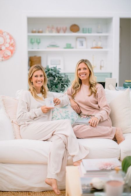 Mother’s Day is all about feeling cozy, and we are looking forward to spending it in our @BarefootDreams pajamas and robes from @Dillards. There’s still time to shop their wonderful collection in-stores or online for the special moms in your life! #dillards #barefootdreams #dillardspajamas 