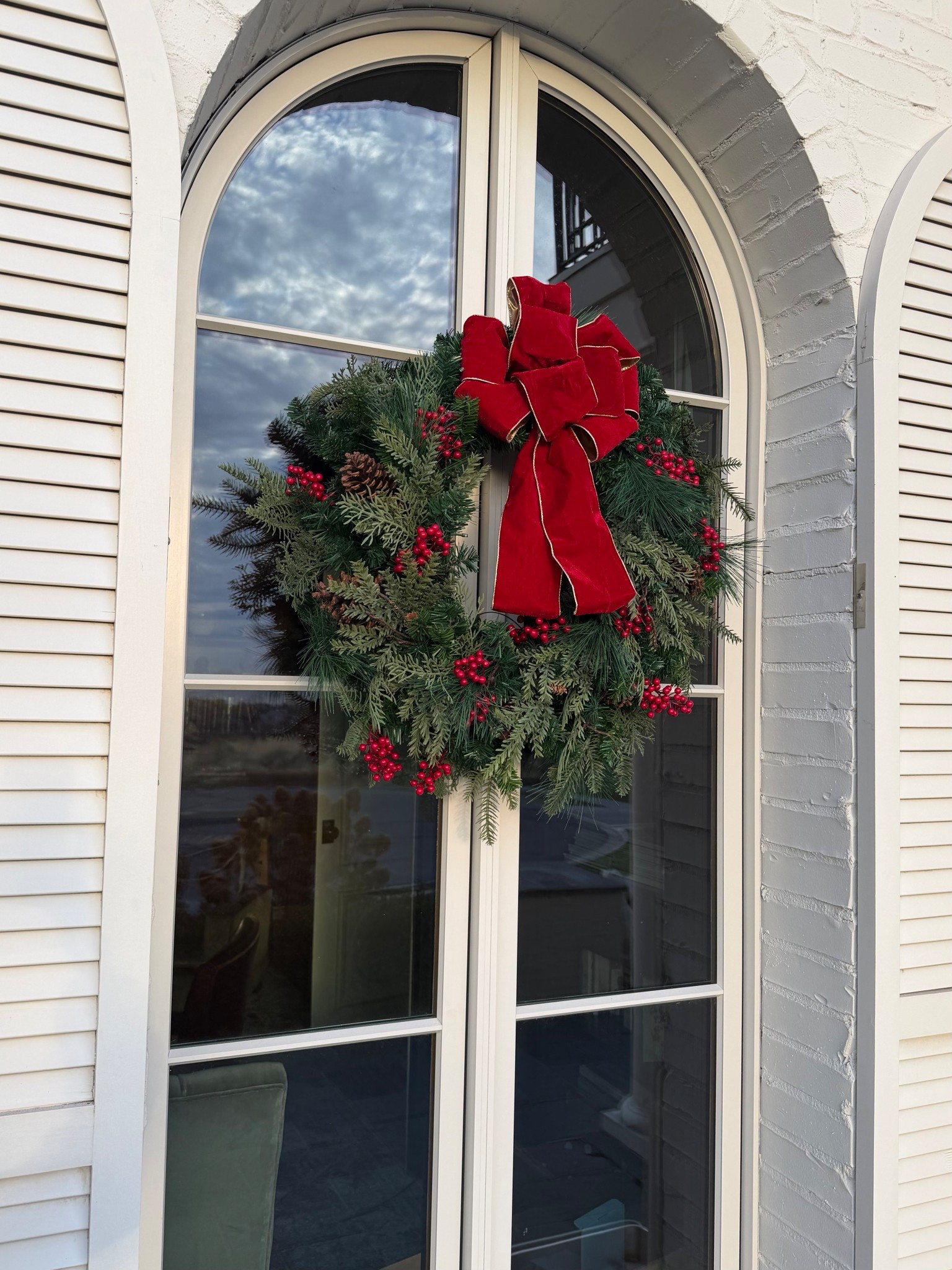 My outdoor wreaths. These are the 30" ❤️