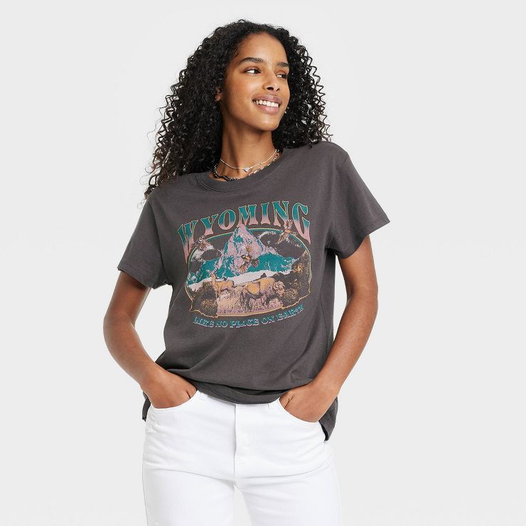 Women's Wyoming Short Sleeve Graphic T-Shirt - Charcoal Gray | Target