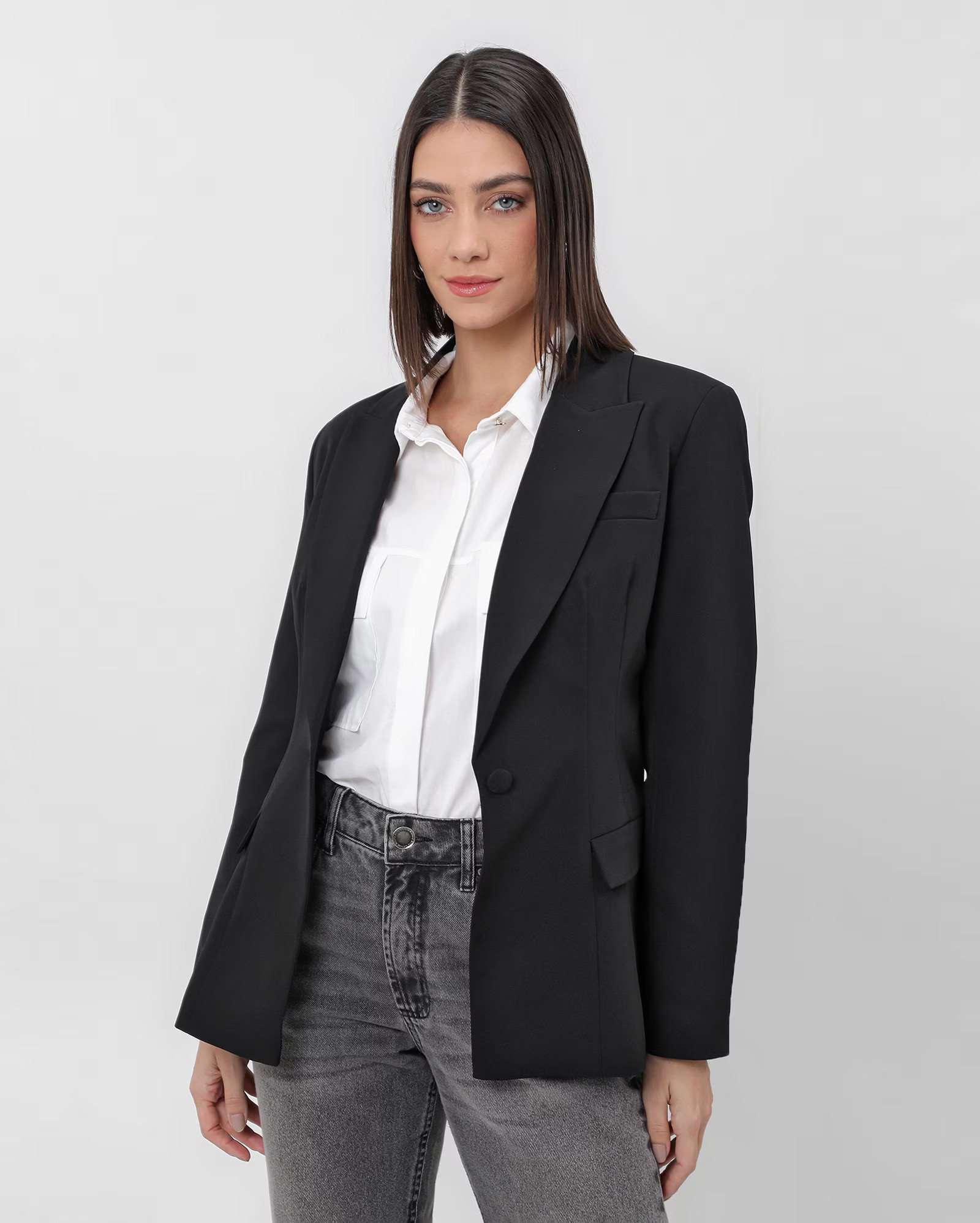 Blazer feminino acinturado preto | AK by Riachuelo | Riachuelo (BR)