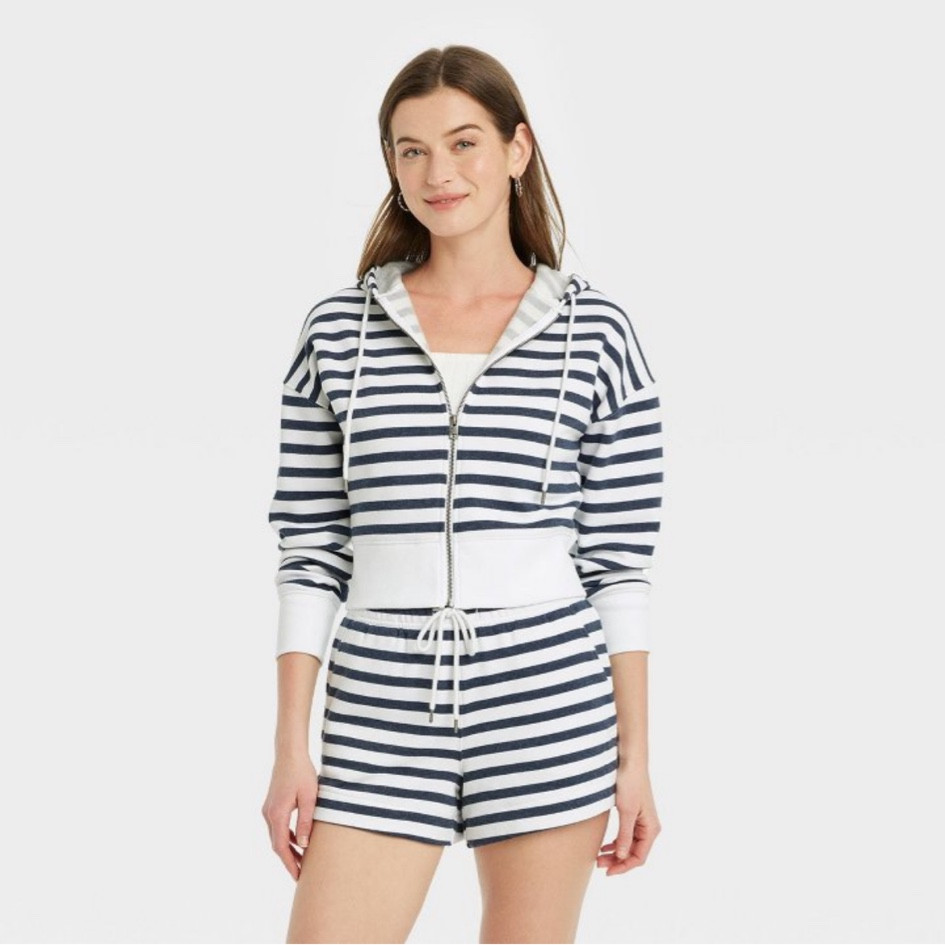 Women cropped Hoddie

#LTKSeasonal #LTKTravel #LTKStyleTip