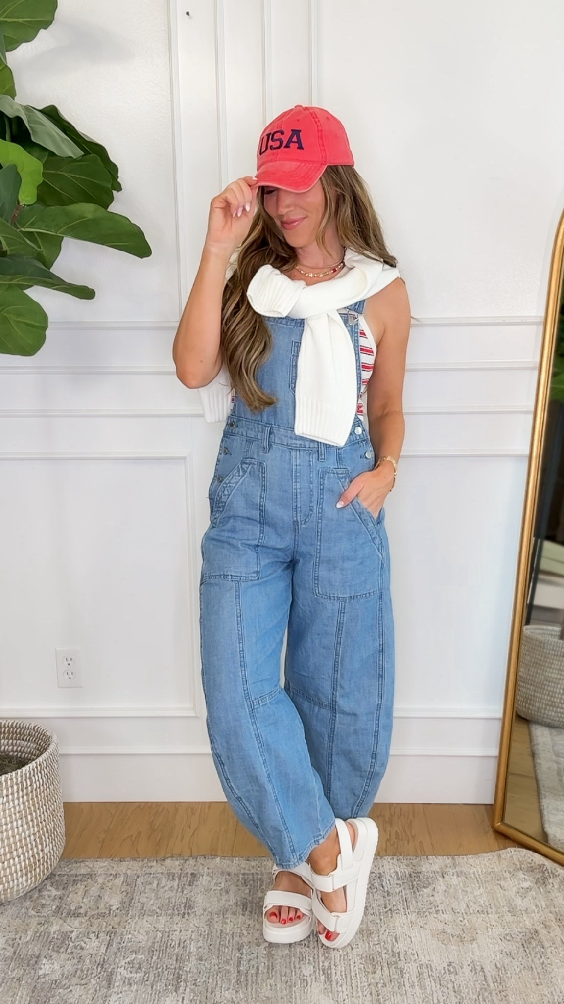 #memorialday #july4tj #summeroutfit #target 
Wearing these new release overalls that are on sale for $24 right now!! So runnnnn!!!

#LTKFindsUnder50 #LTKStyleTip #LTKFindsUnder100