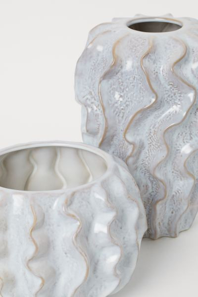 Coral-shaped plant pot in glazed ceramic with a wavy surface. Appearance of glaze varies from pro... | H&M (US + CA)