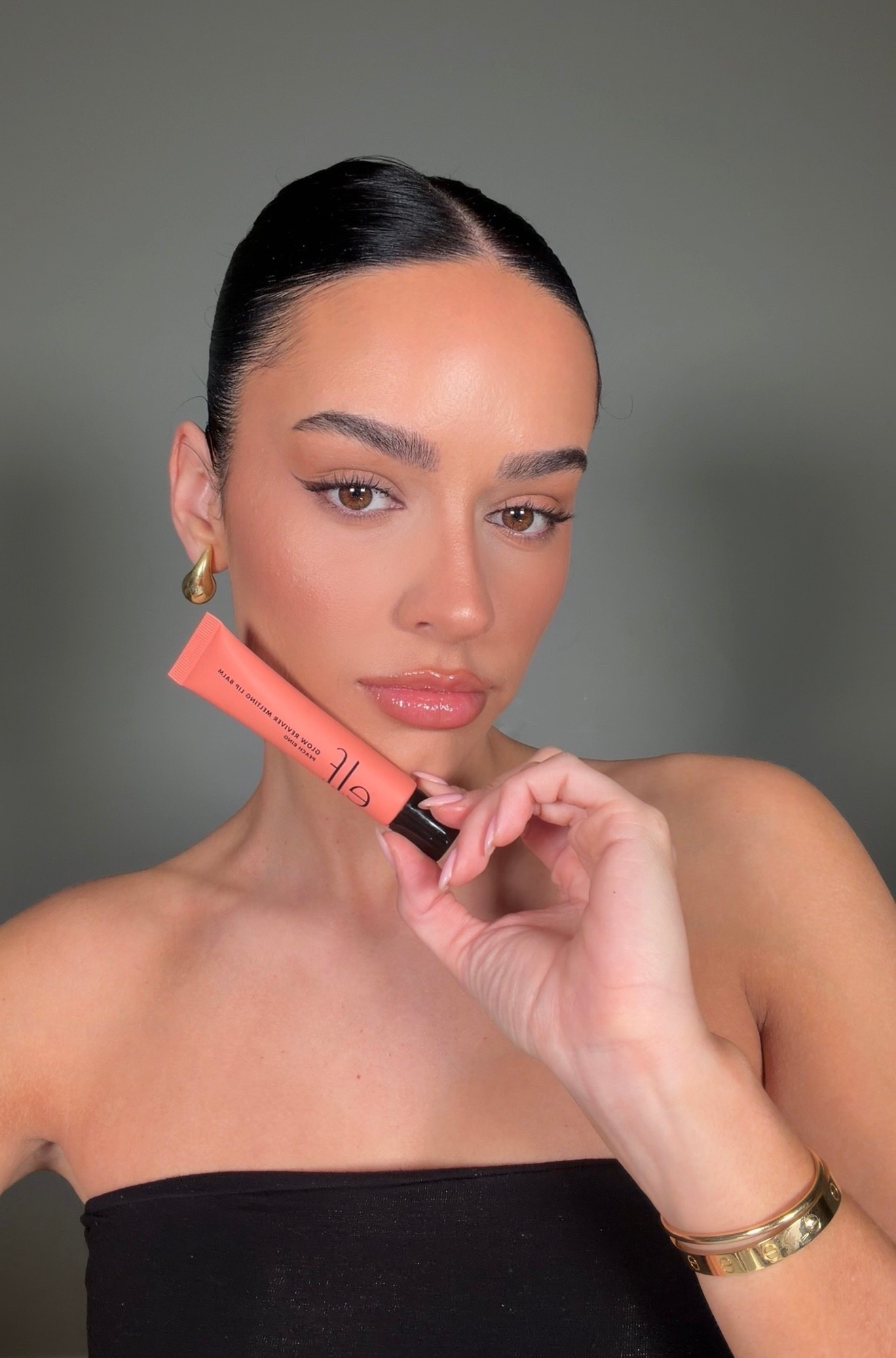 So ready to glow this year ✨🌞 
@elfcosmetics @elfskincare 

#elfpartner
#elfCosmetics
#eyeslipsface
