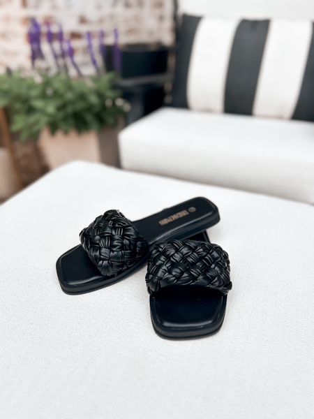 Black Amazon sandals with woven material. Very comfy!!

#LTKfindsunder50 #LTKshoecrush #LTKSeasonal