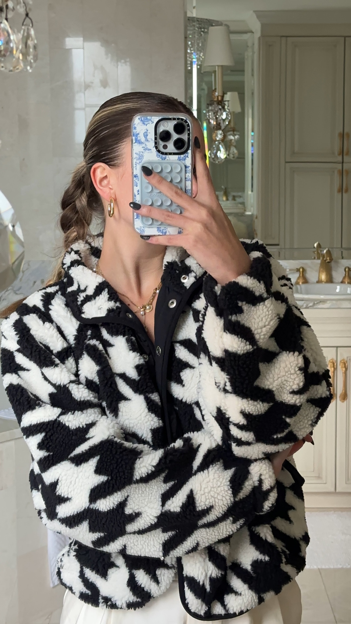 i’ve said it once and i’ll say it again—there’s no such thing as “too many” cute sherpa jackets🤪🖤 this FP movement jacket will do it for me every single time it’s so perfect as a coverup for workout classes and is so functional and warm!! 

#LTKHoliday #LTKSeasonal #LTKstyletip