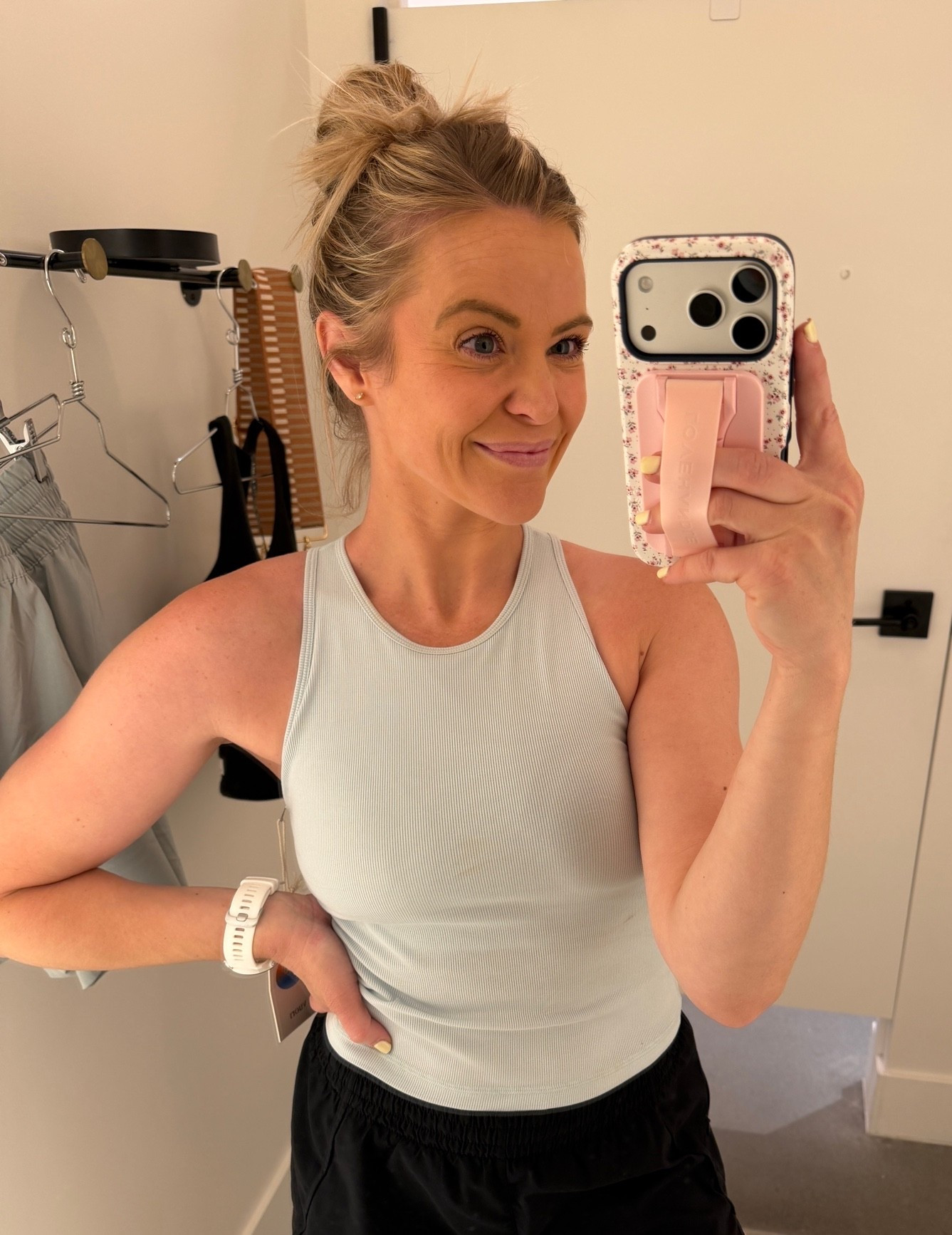 Love this vuori tank and own in 3 colors, so comfy and cute, TTS, wearing small 

Activewear / athleisure / workout clothes