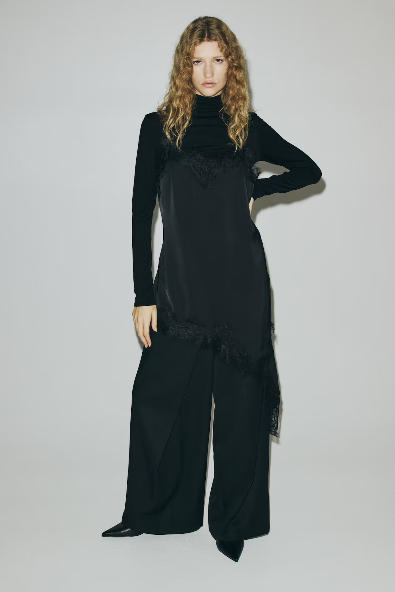 Lace-trimmed satin slip dress | H&M (UK, MY, IN, SG, PH, TW, HK)