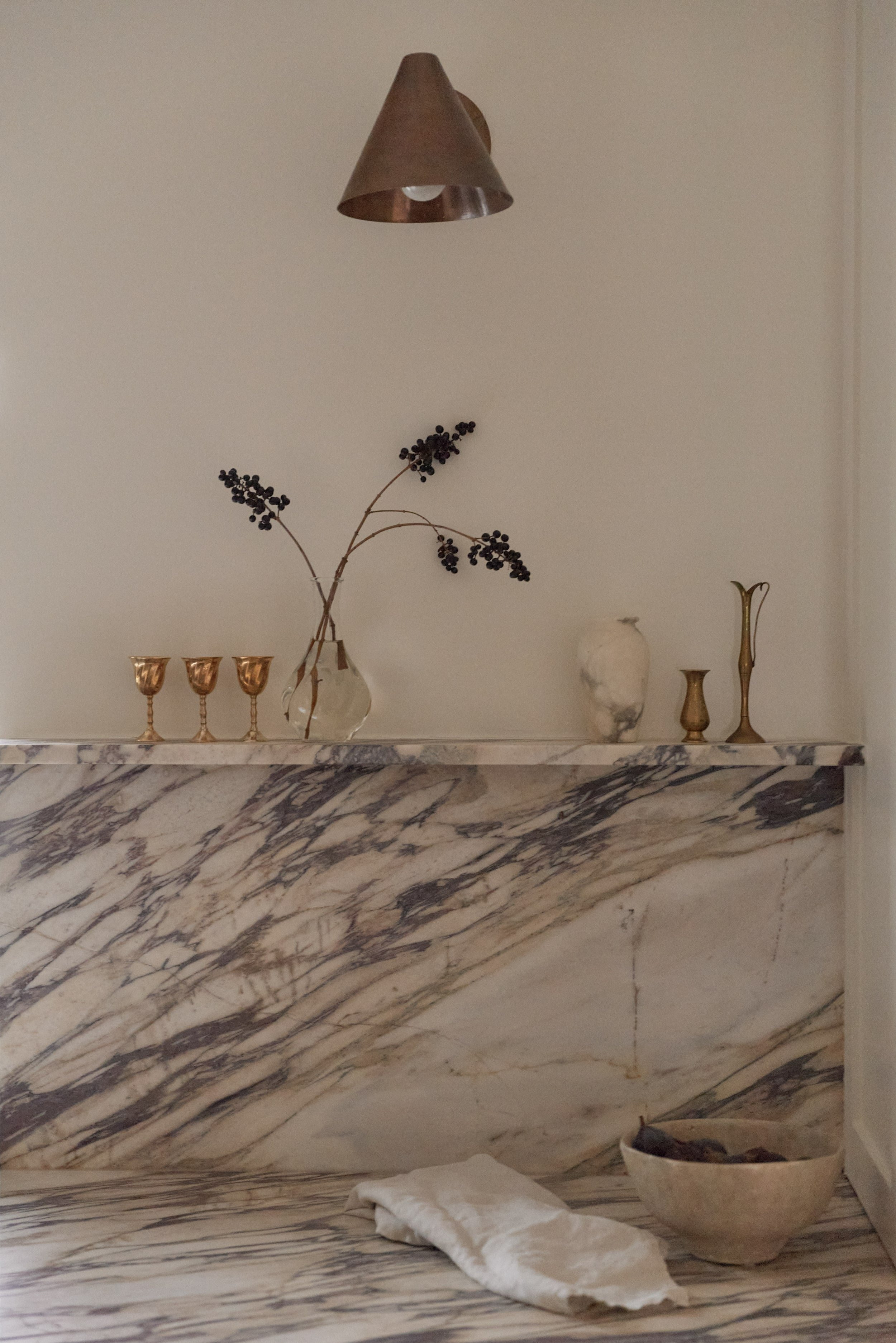  Elegant Kitchen with Marble Countertops and Brass Fixtures

 

#LTKcasa
