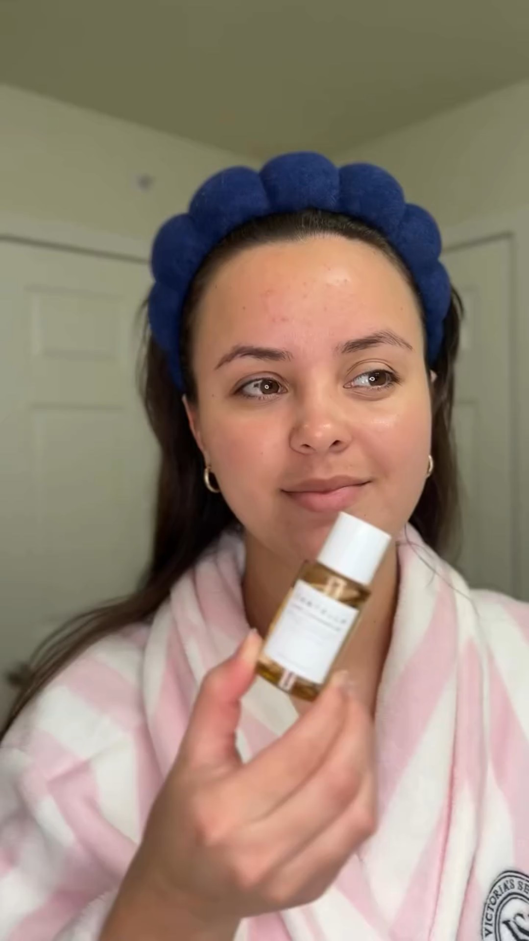 ✨ My Picky Debut ✨
Brand: Skin1004
Product: Madagascar Centella Ampoule

I’ve been using this ampoule for a while, and it’s truly one of the gentlest yet most powerful products I’ve tried. 💧
It calms, hydrates, and leaves my skin glowing without feeling heavy — definitely a new staple in my routine. 💚

#pickycreator #mypickycreatordebut #octoberfavorites @go.picky