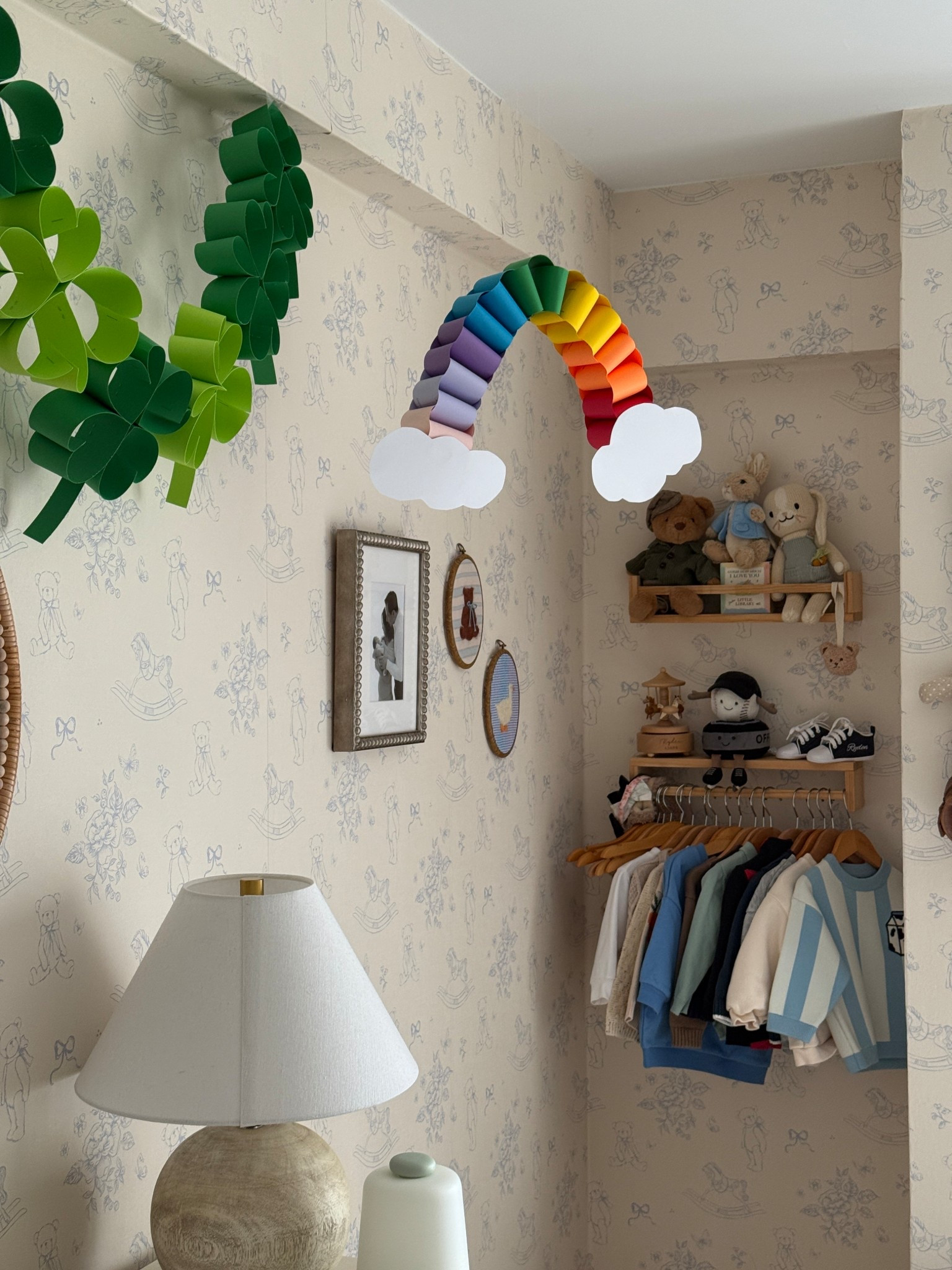 Rainbow paper chain craft