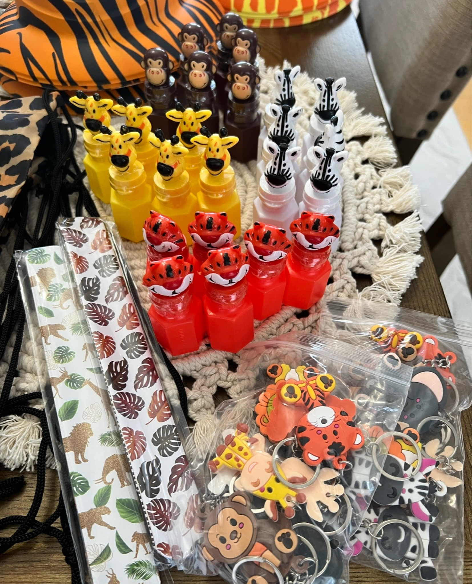 We’re going to the Zoo! 🦁🦒🦓 How adorable are these sling bags filled with goodies for kids after a field day at the zoo! A couple of us moms couldn’t help ourselves 😆 #class #kids #zoo #animals #trip #birthday #goodiebags #bags #party #amazon #amazonfinds

#LTKkids #LTKitbag #LTKunder50