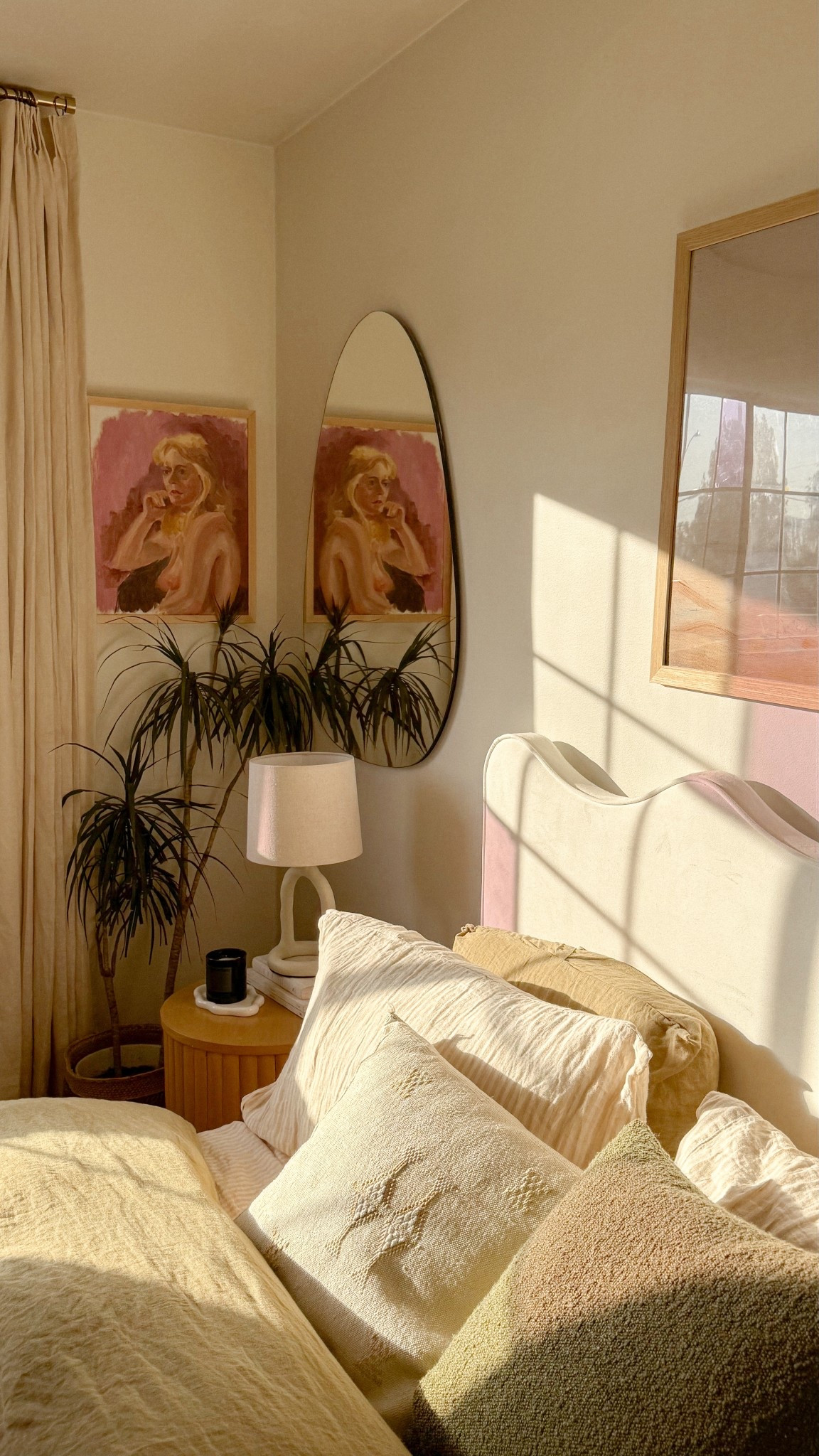 Dreamy light in the bedroom ✨