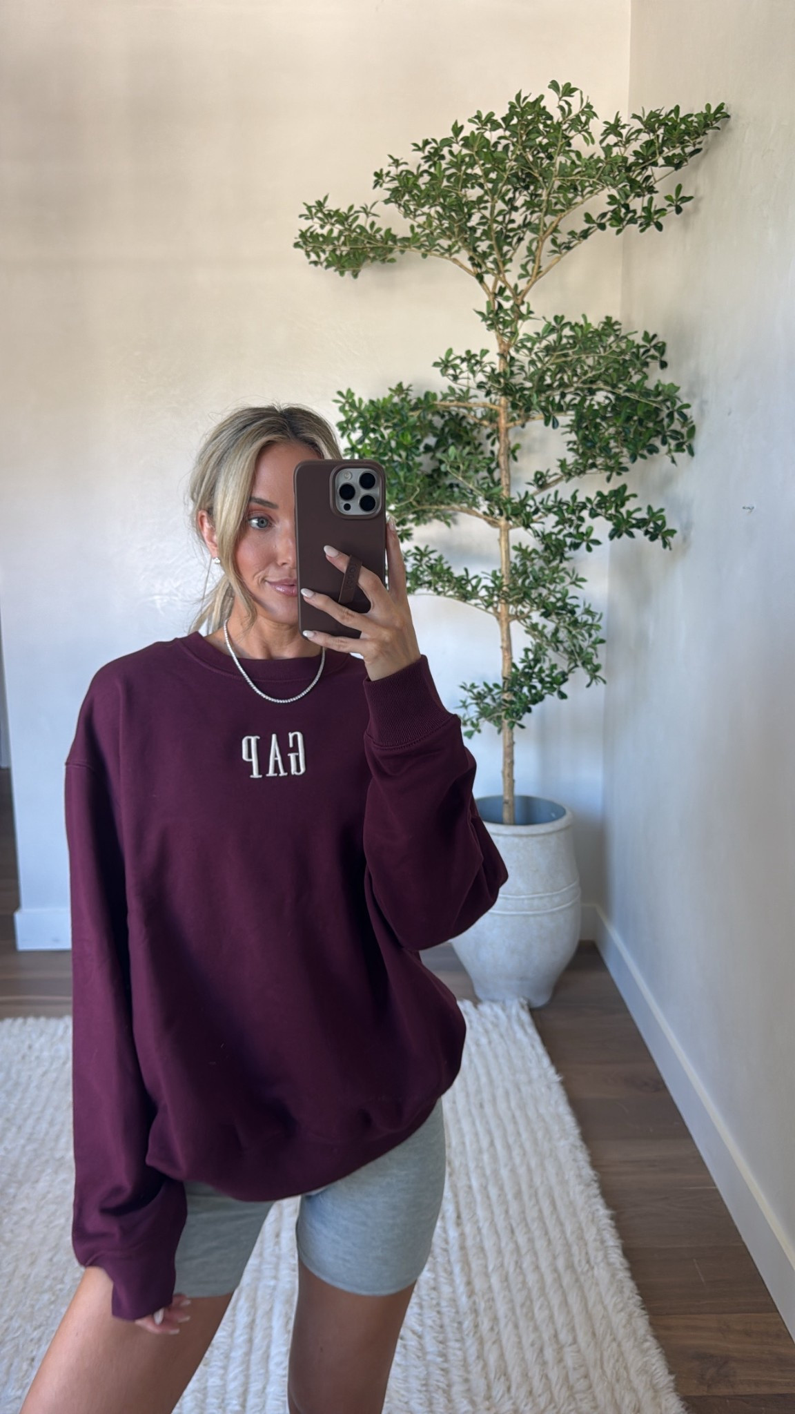 Wearing a M in the workout set 
Wearing a S in the sweatshirt but wish I got a M or L!!