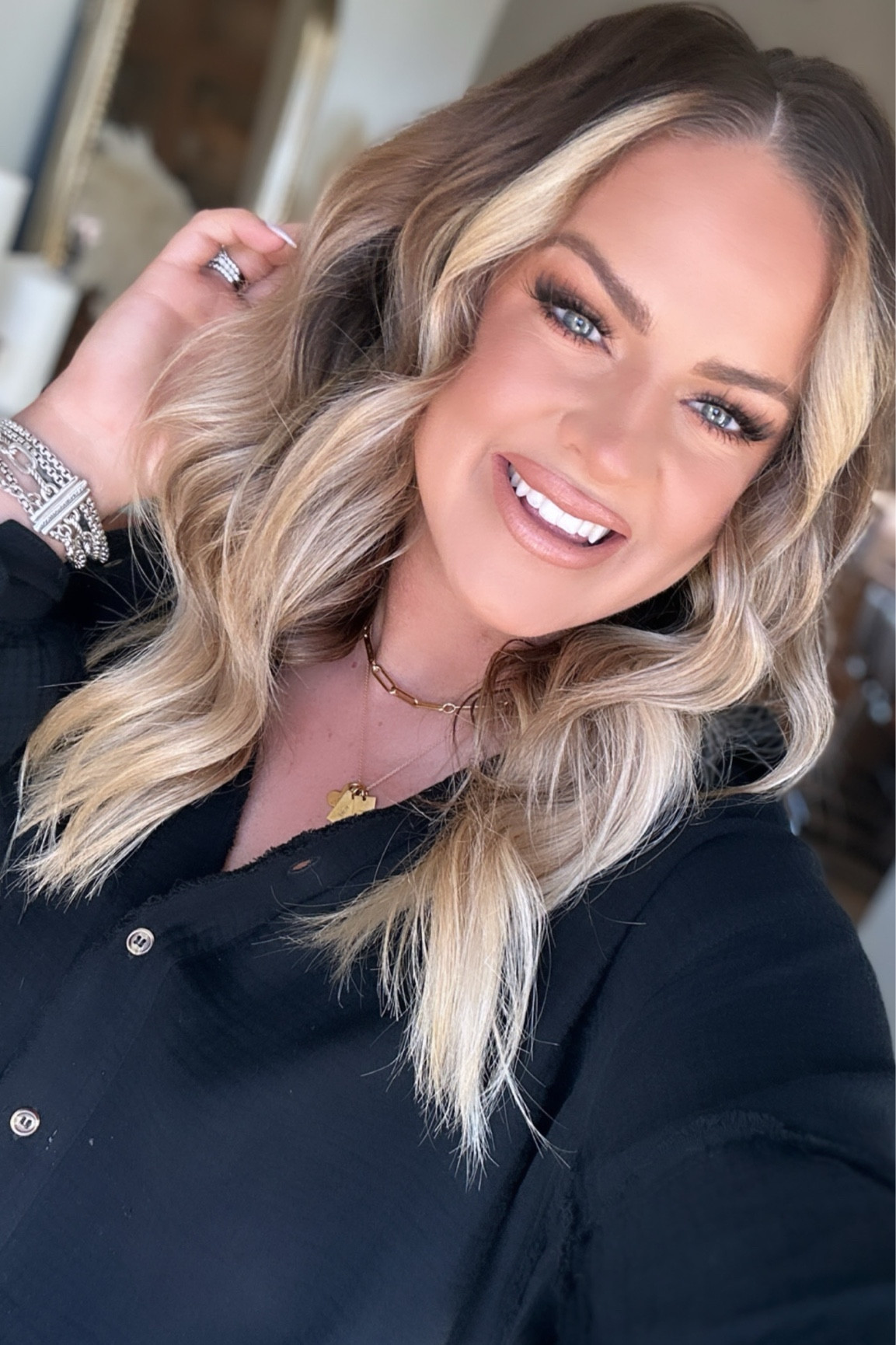 My full coverage - bronzy glam! 

Foundation color : 6.5
Contour Stick : deep caramel 
Lip Color: burnt spice 

#LTKbeauty