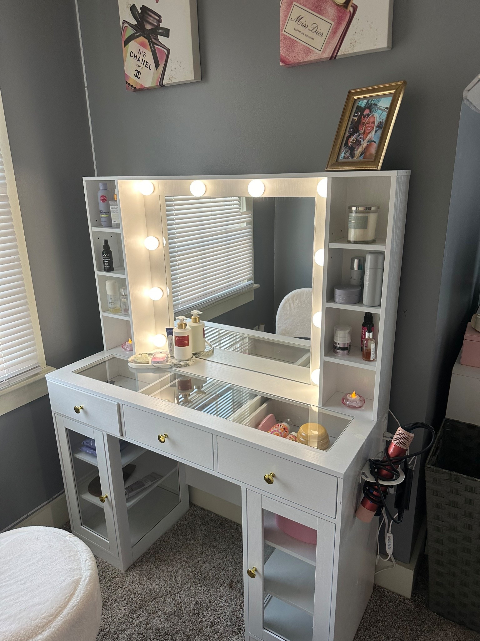 I am OBSESSED with this vanity. It’s so perfect 

#LTKAmazonFinds #LTKVanity

#LTKU #LTKBeauty #LTKHome