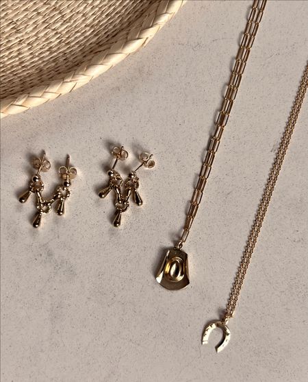 Some of my favorite Western inspired jewelry 🌾🤠✨ 
Get 15% off your entire order with my code REMI15 ! 