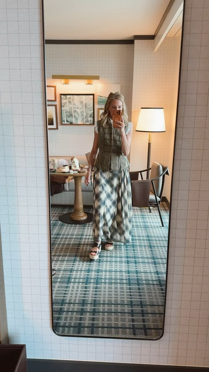 Second look of the day and I’m loving this mix of textures + fall tones! 🤎 Such a fun outfit for LTK Con.

Skirt, vest, fall outfit, fall fashion, @Anthropologie Walmart

#LTKootd #LTKSeasonal #LTKCon
