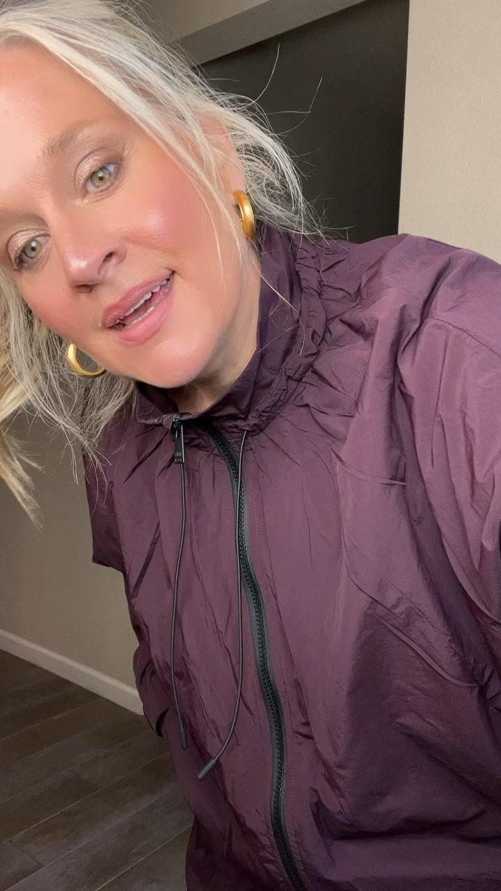 ✨Tap the bell, save and ❤️ start here over 40 fashion, midlife style, midsize fashion and luxury looks for less.  

⬇️Sizing information:
Large in both need medium 

If I were buying fall activewear, these are the pieces I’d worth starting with and I would grab beefore they sell out. 

👑 Helping you look good, feel good.-Lindsey Denver   Check back daily for belly-friendly style, confidence, and Outfit Physics™.

#LTKOver40 #LTKPlusSize #LTKMidsize