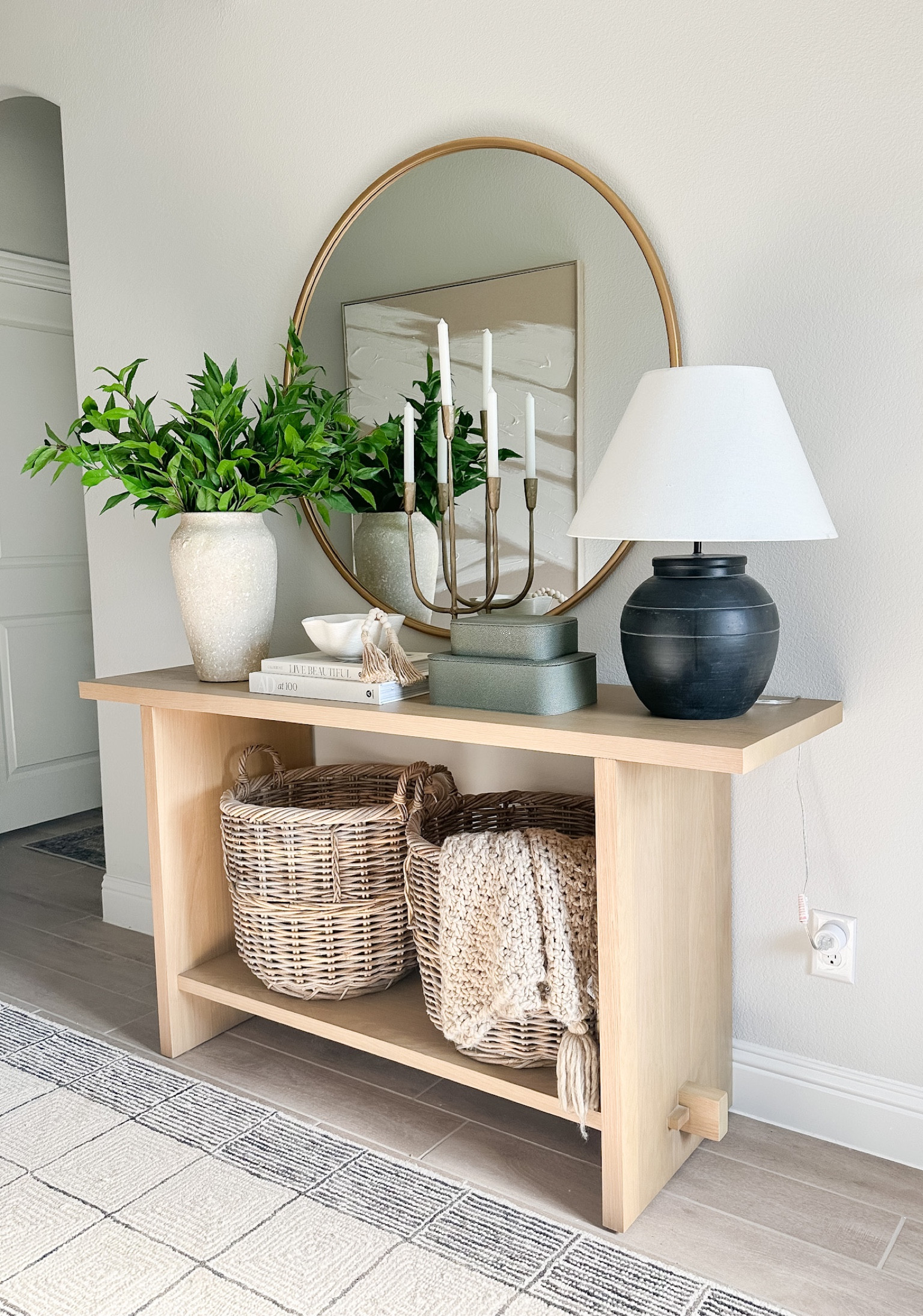 Entryway decor 
Entryway design


#LTKhome