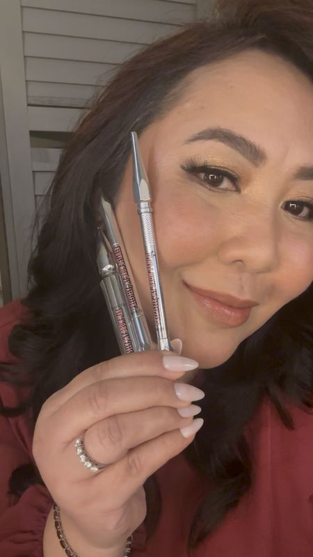 
It’s time to get precise  with @benefitcosmetics 💖 #1 Brow Brand in the US
There are two NEW additions to the Precisely brow fam! 

Meet Precisely, My Brow Detailer & Precisely, My Brow Wax. 

Precisely, My Brow Detailer
Are you a perfectionist when it comes to your brows, then this is what you need to create hair-like microfine lines to add precise detail, dimension, and depth to your brows.  This is the tiniest brow pencil tip out there!  This will draw clean-crisp lines for a polished look. The firm, precise tip with a creamy-smooth texture glides onto brows for comfortable, controlled application. Plus, it’s natural-looking, buildable and blendable.  This comes in 6 shades for everyone!

Precisely, My Brow Wax
This is a lightweight full-pigment sculpting brow wax for go-to sculpted natural-looking brows.  This dual-side brush is great for a mess-free, targeted application.  Brush through brows with short, upward strokes using the flat side of the applicator. Sculpt with a domed side.  It helps color stick to skin and brows, and grooms brow hairs in place.   This is smudge-proof, crunch-free, flake-free and sweatproof!

Be warned!  You'll be obsessed with this collection!

Available at @benefitscosmetics

#BenefitPartner #benefitambassador #lifewithcarms


#LTKbeauty