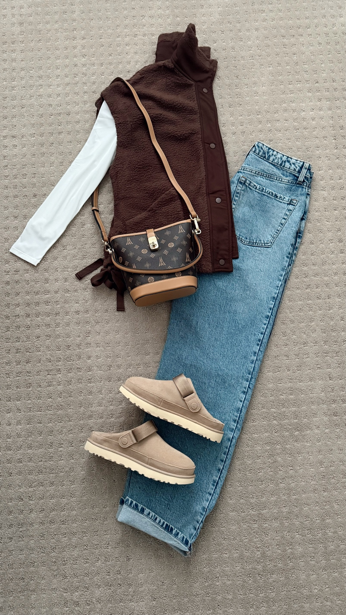 Outfit Inspo ✨

This vest looks almost identical to the FP one but under $40! Order your tts! 

#LTKCyberWeek #LTKStyleTip #LTKFindsUnder100