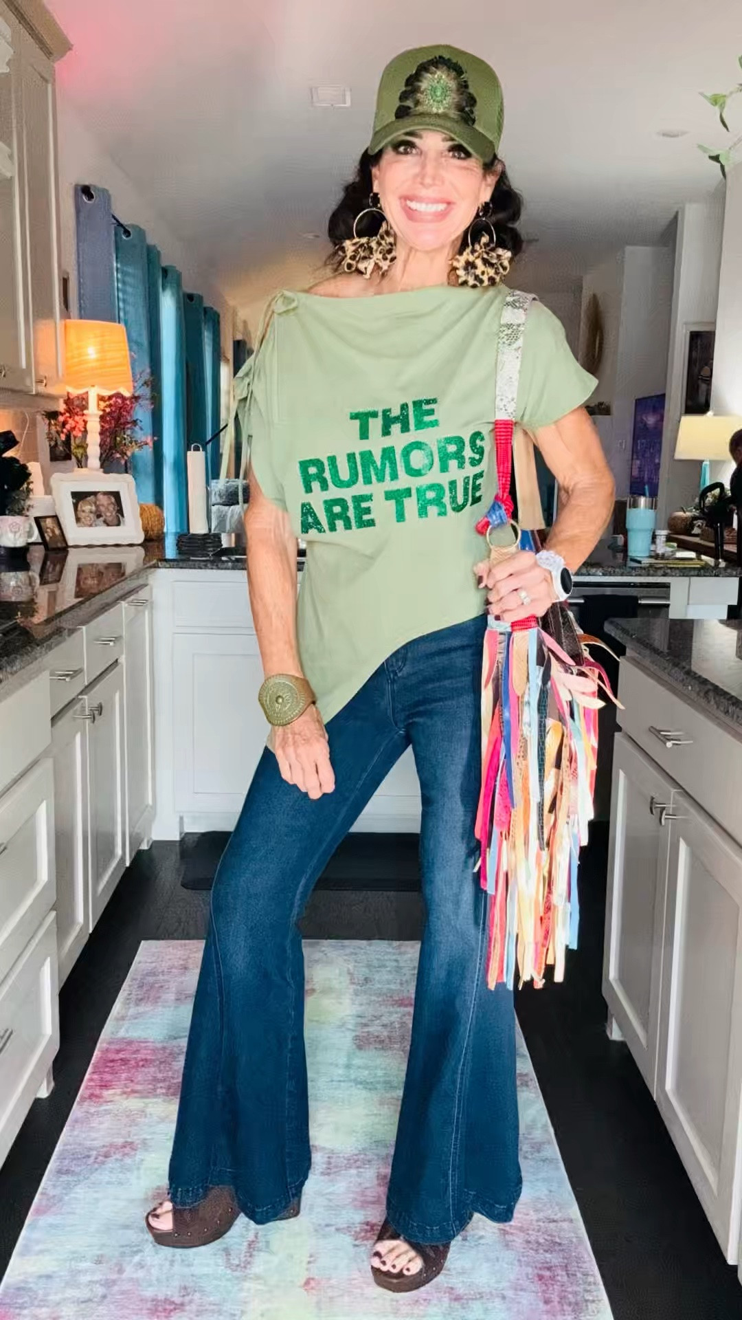 The rumors are true. 😂

I absolutely judge you by whether you return your shopping cart. And I stand by it.

What’s one completely random thing you judge people for? 👀

Asymmetrical top, flare jeans, platform clogs, feather trucker cap, leopard earrings, colorful fringe bag.

#LTKootd #LTKOver40 #LTKmomlife