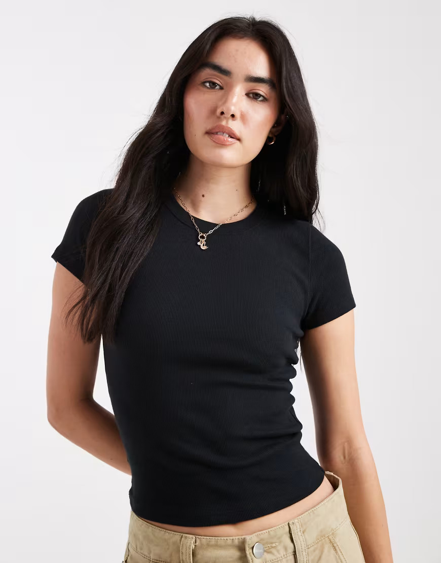 Hollister short sleeve crew neck t-shirt in black-Grey | ASOS (Global)