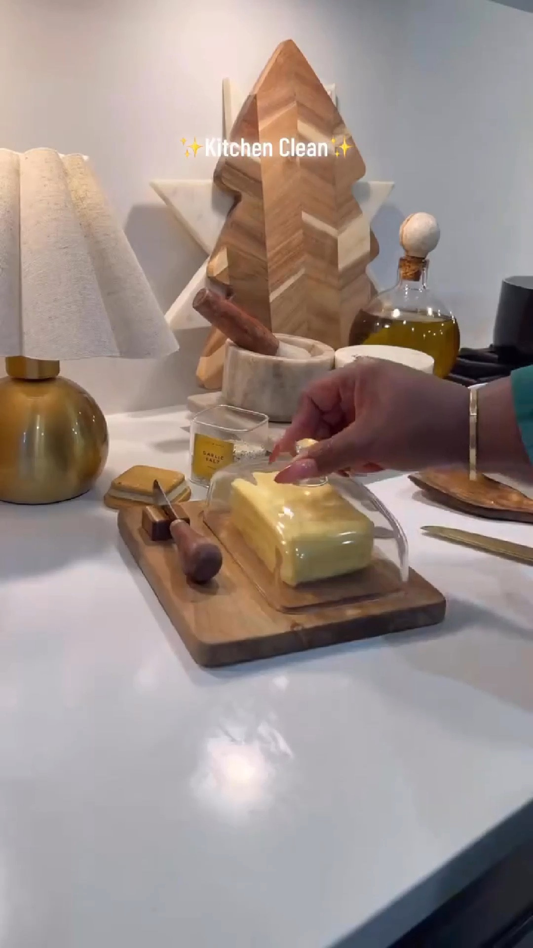 Who else turns on the stove light when the kitchen is closed??😅🧽🫧✨ Clean the kitchen w/ me! So satisfying!

#LTKFindsUnder50 #LTKFindsUnder100 #LTKHome