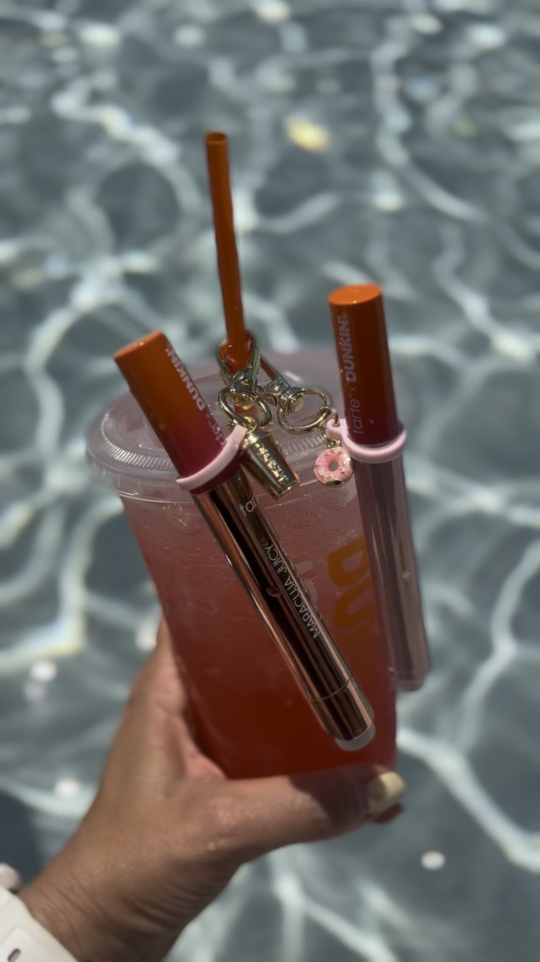 It’s the collab we didn’t know we needed. Tarte’s juicy lip stuff already lives in my bag, and now they’ve teamed up with Dunkin’ Refreshers?? It’s giving sip and swipe all summer. 💄☀️🍹

#LTKFindsUnder50 #LTKSeasonal #LTKBeauty