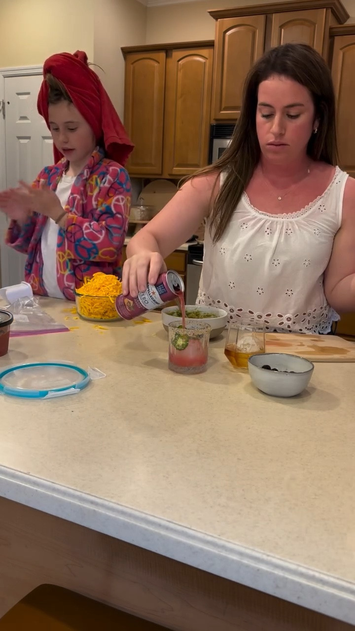 I've never had a Mexican pizza from taco bell, I'm more of a crunchwrap girl, but @kristincavallari has a Mexican pizza in her cookbook and it looked amazing.

I grabbed these stainless steel pans during the Amazon sale and I’m so happy with their quality 

#dinnerideas #mexicanpizza #familygamenight

#LTKHome #LTKFamily