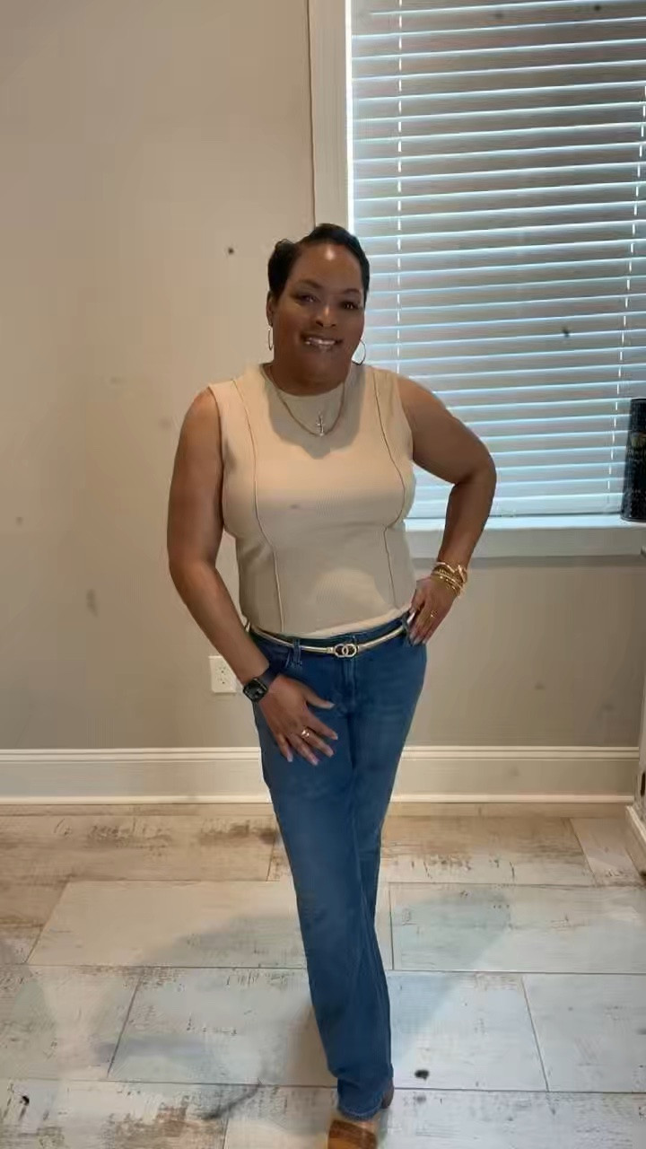 “Walking into this season with confidence, gratitude, and great style. 💙

#LTKootd #LTKOver40 #LTKPetite