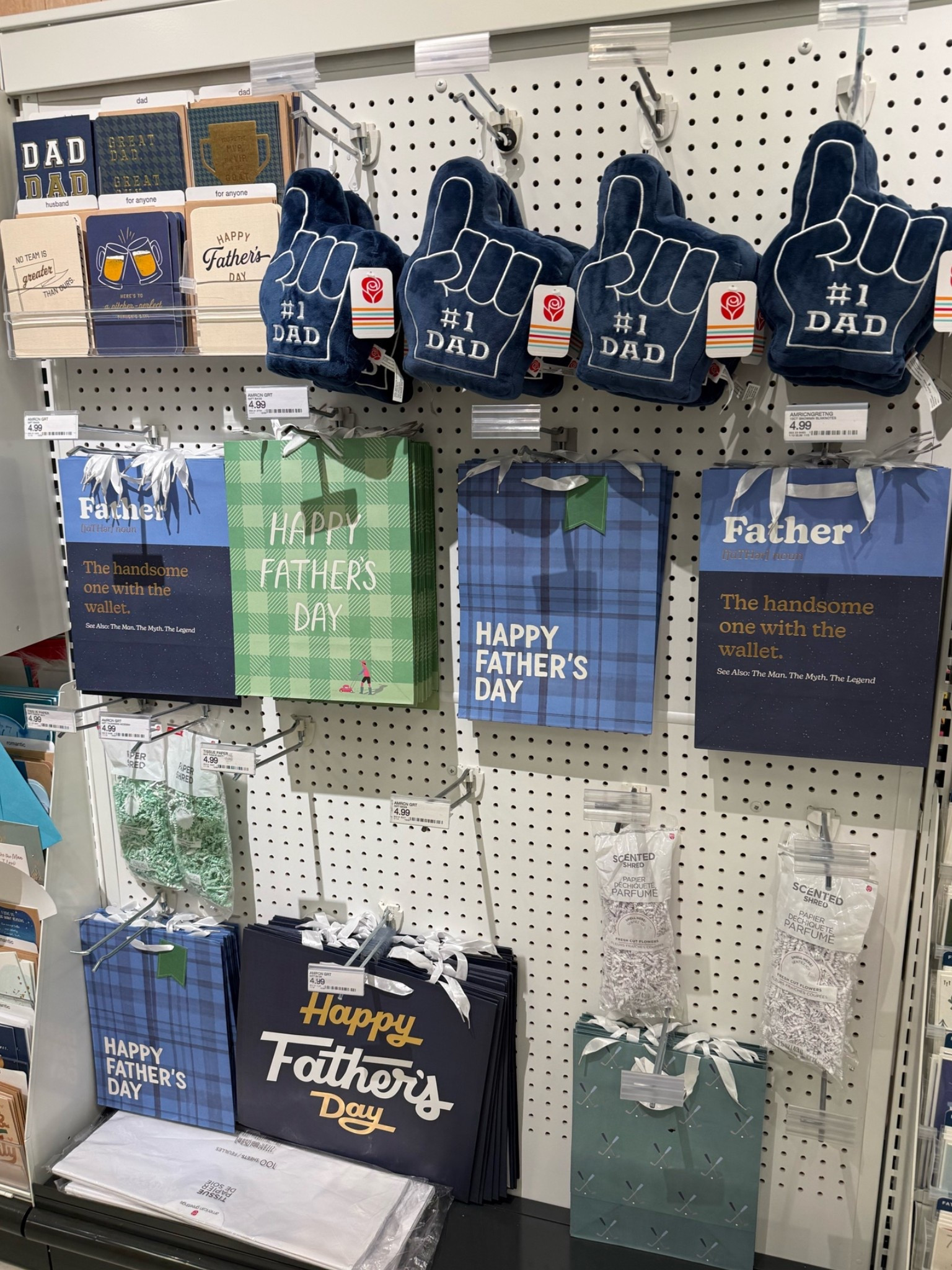 They have the cutest Dads Day gift bags @Target right now! 💙



#giftbags #dadsday #fathersday #giftideas #giftwrap

#LTKMens