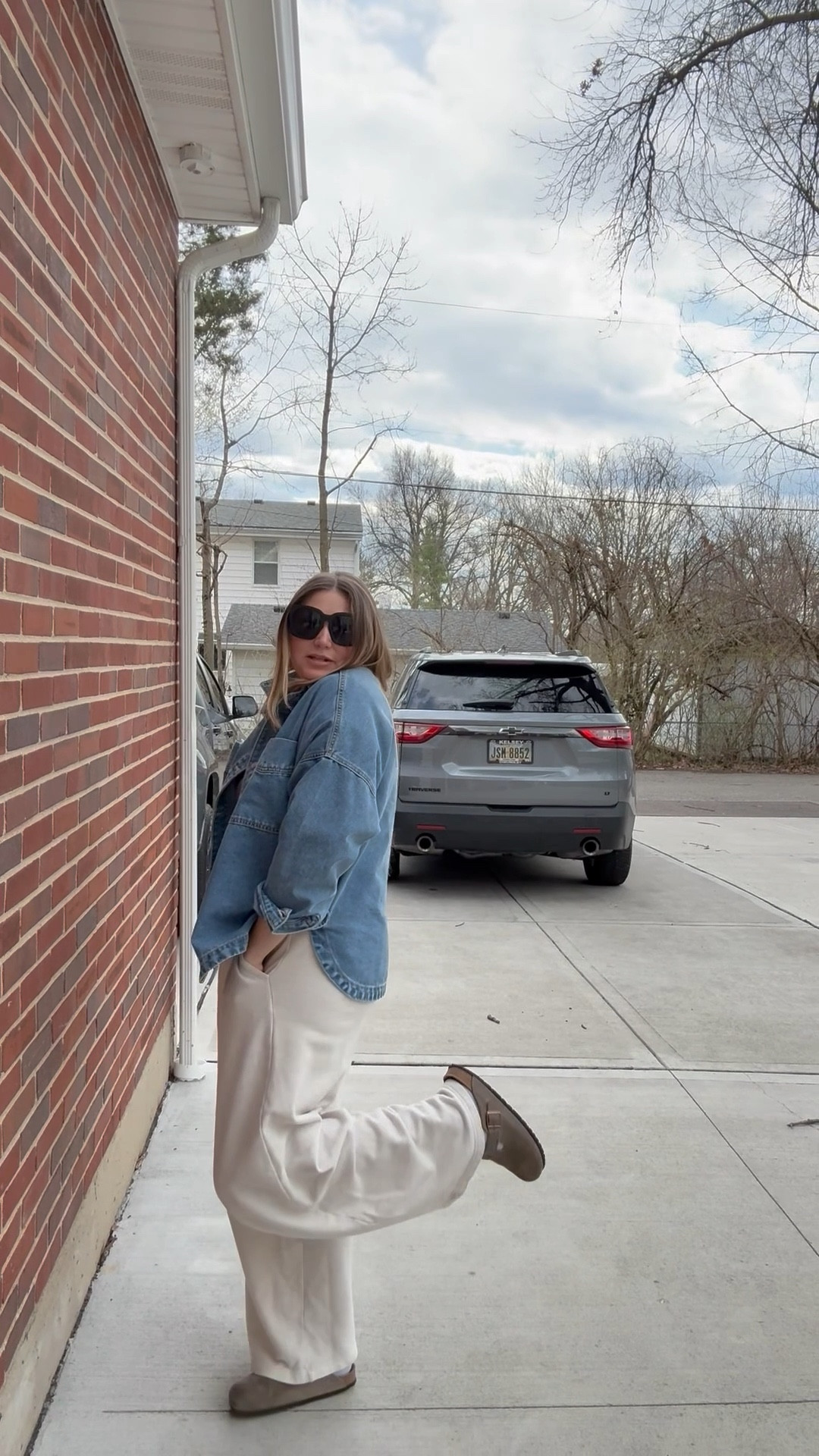 Stay at home mom comfortable outfit of the day! 

#LTKStyleTip #LTKMidsize #LTKWatchNow