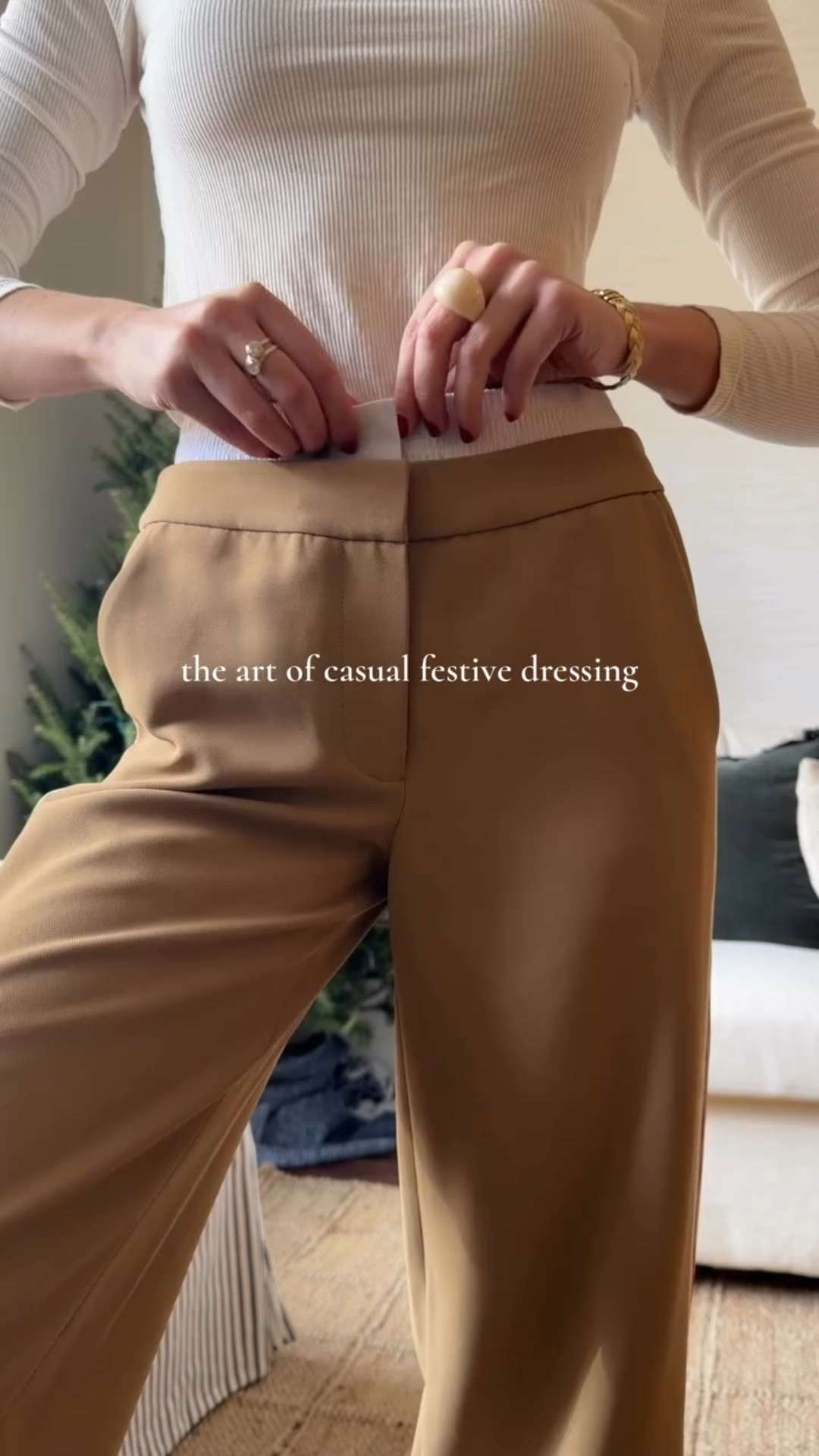 double the layers, double the fun?! my latest obsession are these pants from @veronicabeard — such a fresh take on a classic trouser 

comment SANTA & I’ll send you all the details on this look 🤶🏼

#classicstyle #festiveoutfits #casualoutfits #workwear #chicstyle #holidayoutfits