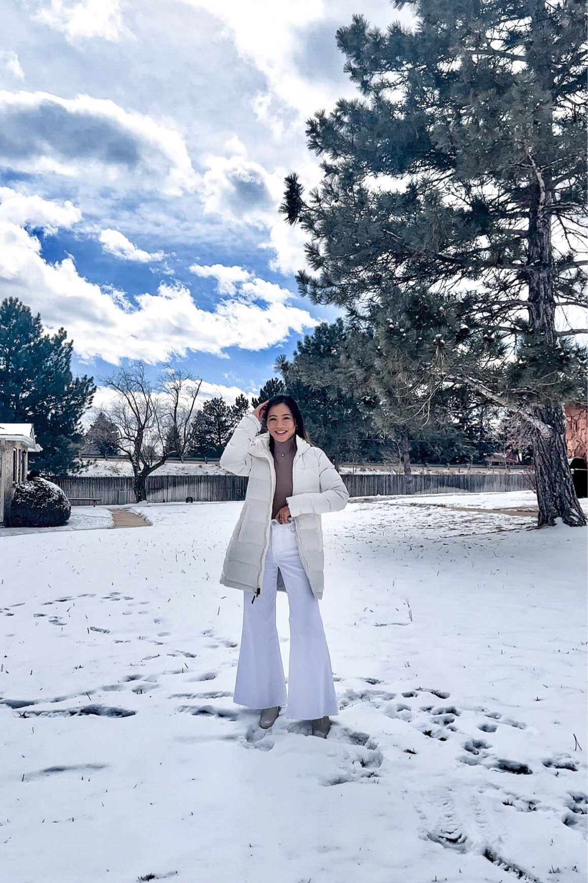 Winter outfit, snow outfit, warm clothes, white jeans, high waisted jeans, puffer coat 

#LTKSeasonal